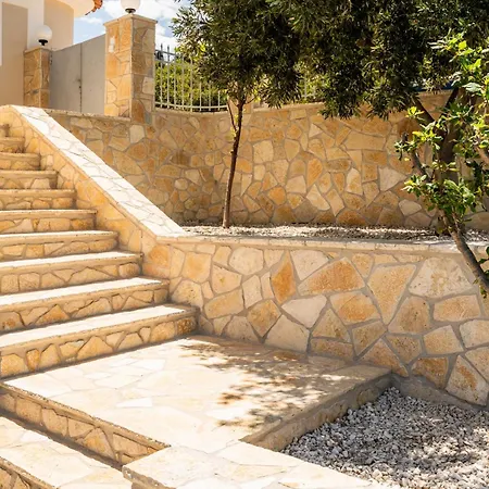 Noho Gr , Arkadian Village