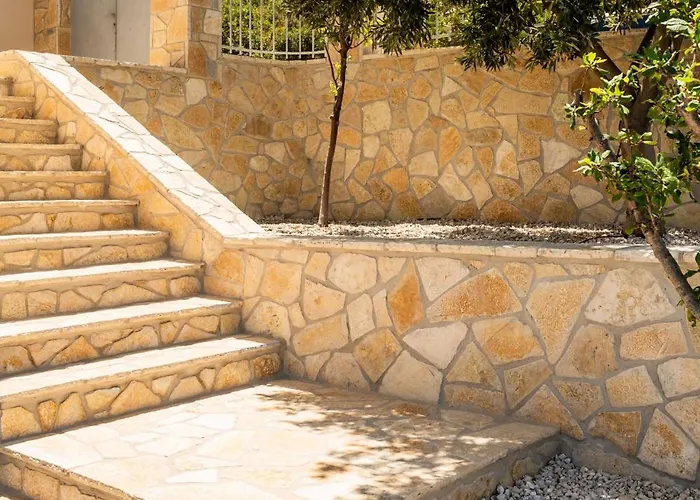 Noho Gr , Arkadian Village